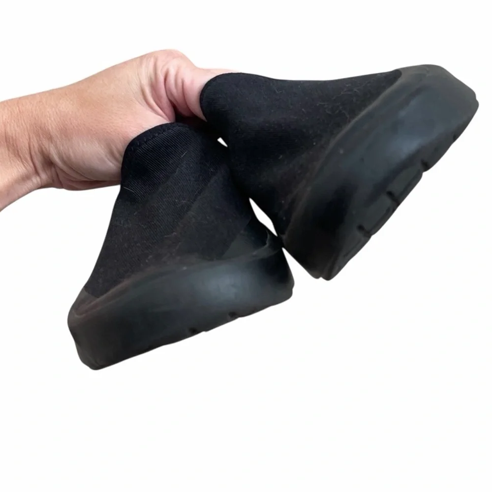 OOFOS OOMG EEZEE Low Shoe Slip On Sneakers Black Size 6